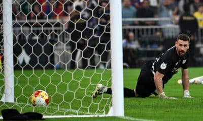 El portero Unai Simon durante el partido de la Supercopa de España que disputan el FC Barcelona y el Athletic Club, este miércoles en el estadio Alinma Bank Stadium at King Abdullah Sport, en Yeda. EFE/ STR