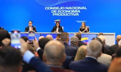 Fotografía cedida por el Palacio de Miraflores que muestra a la presidenta encargada de Venezuela, Delcy Rodríguez, durante un acto de gobierno este viernes, en Caracas (Venezuela). EFE/ Palacio de Miraflores