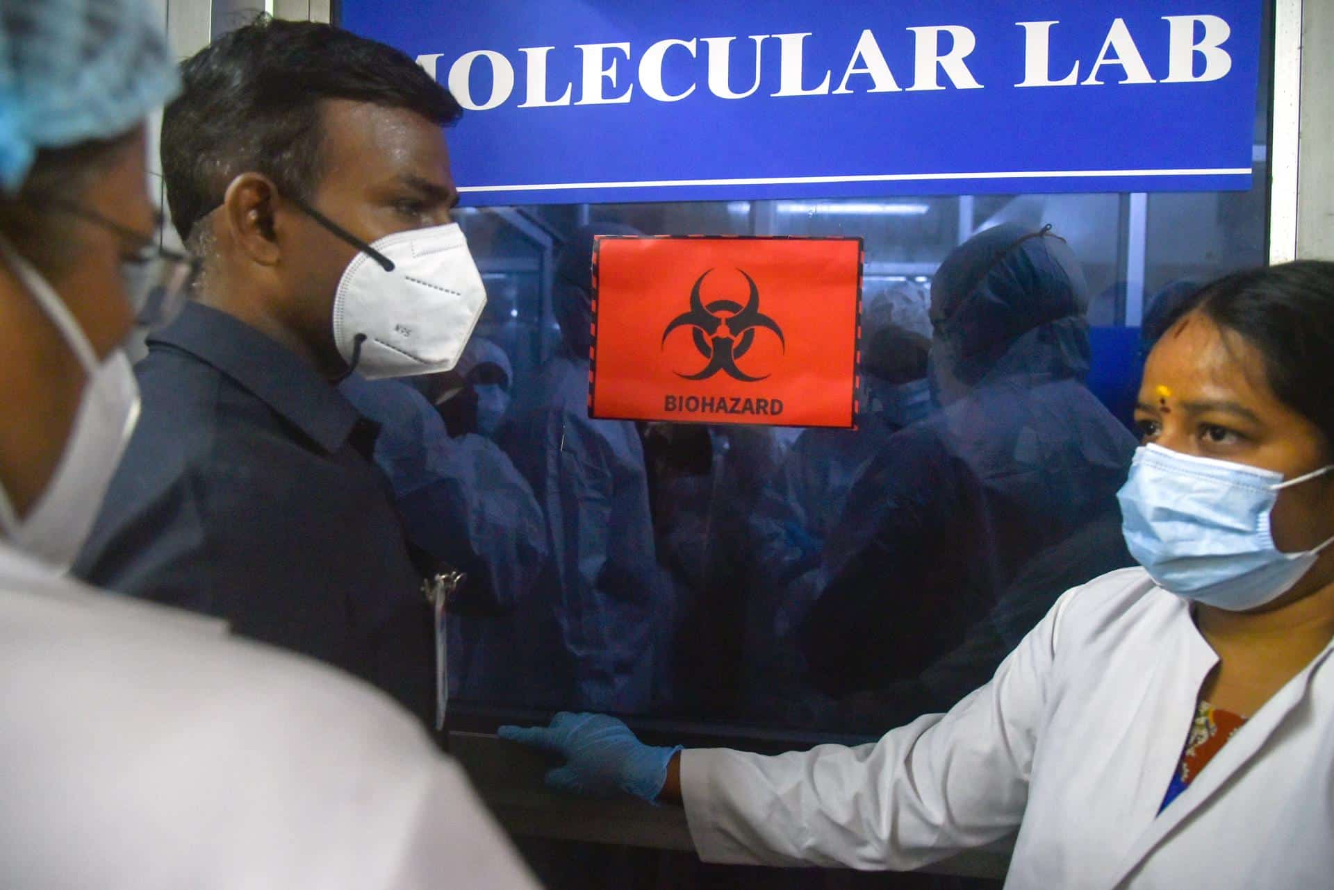 Un laboratorio que investiga virus en la localidad india de Chennai. EFE/EPA/IDREES MOHAMMED