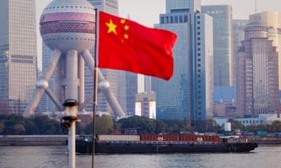 Shanghai (China), 14/01/2026.- Cargo ships sail on Huangpu River, in Shanghai, China, 13 January 2026 (issued 14 January 2026). According to the General Administration of Customs, China’s trade surplus reached a record $1 trillion in the first 11 months of the year, with exports rising 5.4 percent and imports falling 0.6 percent; the November surplus stood at $112 billion, the third largest on record. EFE/EPA/ALEX PLAVEVSKI