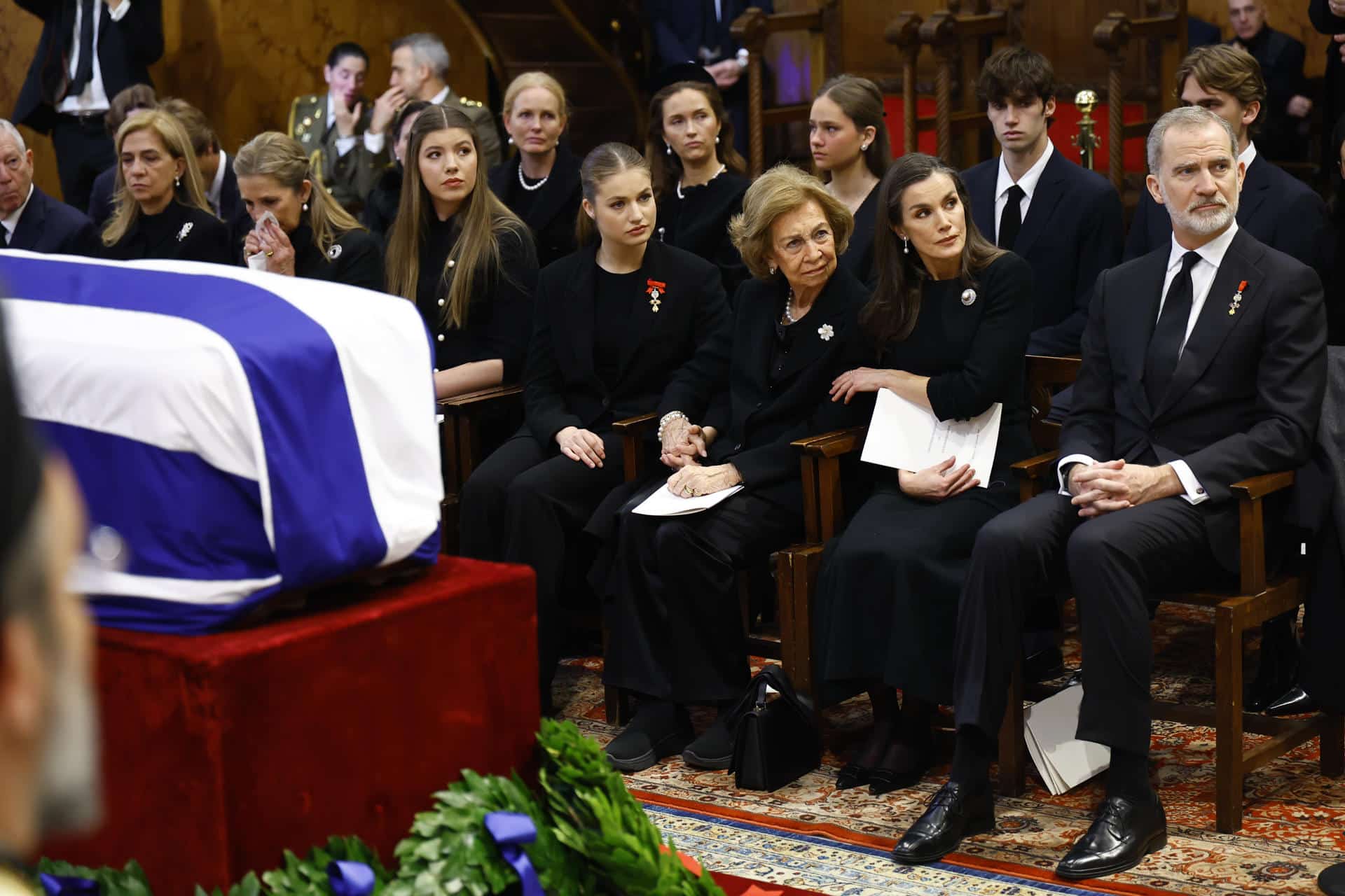 La Familia Real española en la catedral metropolitana de Atenas ante el féretro de Irene de Grecia. EFE/Casa Real/ Francisco Gomez / EDITORIAL USE ONLY ONLY AVAILABLE TO ILLUSTRATE THE ACCOMPANYING NEWS (MANDATORY CREDIT)
