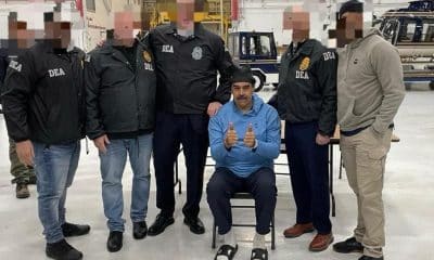 Fotografía que muestra al presidente de Venezuela, Nicolás Maduro (c), escoltado por agentes de la Administración para el Control de Drogas, luego de su captura este 3 de enero de 2026, en Nueva York (Estados Unidos).EFE/ Rastreo de Redes