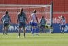 La delantera del Atlético de Madrid Jensen (d) marca el primer gol del equipo contra el Granada durante el partido de la Liga F que enfrentó a ambos equipos en el Centro Deportivo Alcalá de Henares. EFE/ Zipi
