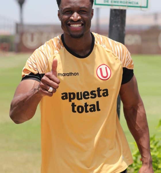 El delantero hispanosenegalés Sekou Gassama, del Universitario de Deportes, posa durante un entrenamiento este martes, en Lima (Perú). EFE/ Paolo Aguilar