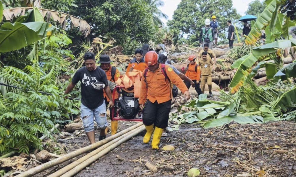 YAKARTA (INDONESIA), 06/01/2026.- Al menos 16 personas perdieron la vida y otras tres siguen desaparecidas este martes en Indonesia, tras unas inundaciones repentinas registradas el lunes en el norte de las islas Célebes del vasto archipiélago, donde los equipos de ayuda han atendido a unos 22 heridos. EFE/ Agencia Nacional para Búsqueda y Rescate ***SOLO USO EDITORIAL/SOLO DISPONIBLE PARA ILUSTRAR LA NOTICIA QUE ACOMPAÑA (CRÉDITO OBLIGATORIO)***