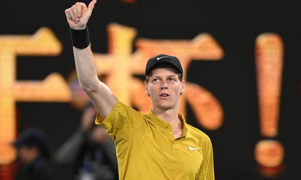 MELBOURNE (Australia), 24/01/2026.- Janik Sinner of Italy celebrates winning the Men’s 3rd round match against Eliot Spizzirri of USA on day 7 of the 2026 Australian Open tennis tournament at Melbourne Park in Melbourne, Australia, 24 January 2026. (Tenis, Italia) EFE/EPA/LUKAS COCH AUSTRALIA AND NEW ZEALAND OUT