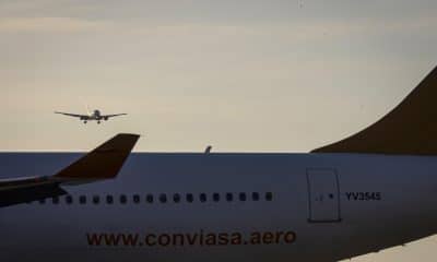 Fotografía del 3 de diciembre de 2025 que muestra aviones en el Aeropuerto Internacional Simón Bolívar, en Maiquetía (Venezuela). EFE/ Miguel Gutiérrez