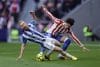 El jugador del Atlético de Madrid Johnny Cardoso y el jugador del Alavés Carlos Vicente, durante el partido de LaLiga EA Sports entre el Atlético de Madrid y el Alavés, este domingo en el estadio Riyadh Air Metropolitano en Madrid.-EFE/ Manu Reino
