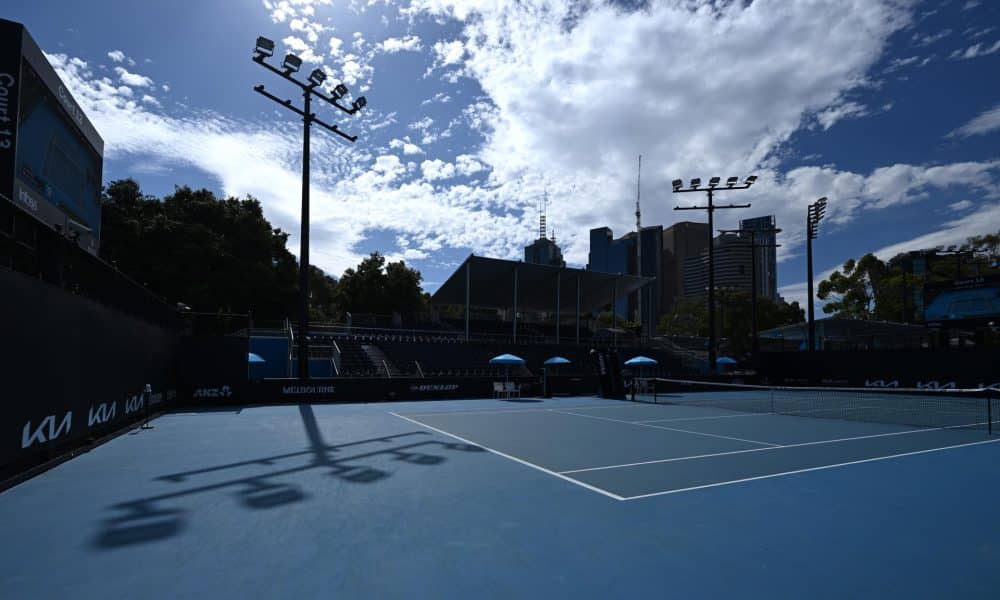 Momento en el que el juego en el Abierto de Australia es suspendido por el extremo calor. EFE/EPA/ROB PREZIOSO AUSTRALIA AND NEW ZEALAND OUT