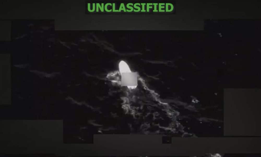 Captura de video tomada de la cuenta oficial de la red social X @Southcom del Comando Sur de los Estados Unidos que muestra el ataque a una embarcación este martes, en aguas internacionales. EFE/ @Southcom