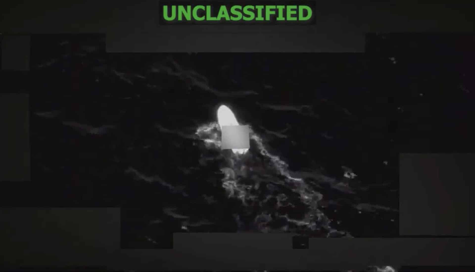 Captura de video tomada de la cuenta oficial de la red social X @Southcom del Comando Sur de los Estados Unidos que muestra el ataque a una embarcación este martes, en aguas internacionales. EFE/ @Southcom