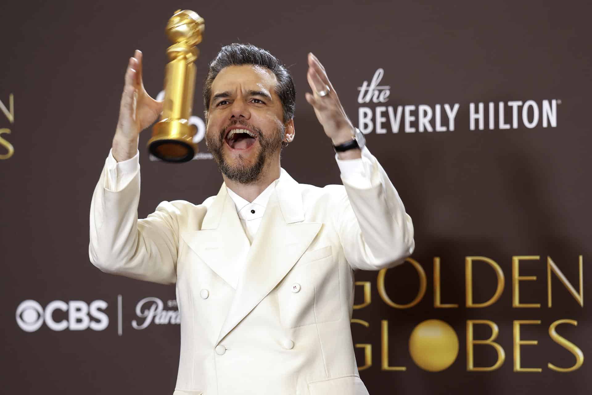 El actor brasileño Wagner Moura posa en la sala de prensa con el premio a la mejor actuación de un actor en una película dramática por 'The Secret Agent' durante la 83ª edición de los Globos de Oro en el hotel Beverly Hilton en Beverly Hills, California, Estados Unidos. EFE/CHRIS TORRES