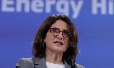 Imagen de Archivo de la vicepresidenta ejecutiva de la Comisión Europea y comisaria de Competencia, Teresa Ribera.
 EFE/EPA/OLIVIER MATTHYS