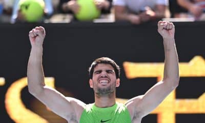 MELBOURNE (Australia), 25/01/2026.- El español Carlos Alcaraz celebrando victoria en el Abierto de Melbourne, Australia. (Tenis, España) EFE/EPA/JAMES ROSS NO ARCHIVING AUSTRALIA AND NEW ZEALAND OUT