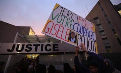 Imagen de archivo de un cartel que dice "Gracias por tu valentía Gisele Pelicot". EFE/EPA/GUILLAUME HORCAJUELO