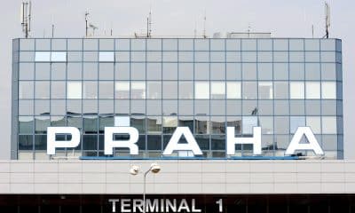 Fotografía de archivo de la entrada a la terminal 1 del aeropuerto internacional de Praga ( República Checa). EFE/Filip Singer.