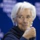 Christine Lagarde, presidenta del Banco Central Europeo (BCE), asiste a una sesión plenaria en el último día de la 56ª reunión anual del Foro Económico Mundial (WEF) en Davos, Suiza, 23 de enero de 2026. La cumbre de 2026, que se celebra del 19 al 23 de enero bajo el tema 'Un espíritu de diálogo', reúne a líderes políticos mundiales, ejecutivos corporativos y científicos para abordar los desafíos internacionales. (Suiza) EFE/EPA/GIAN EHRENZELLER