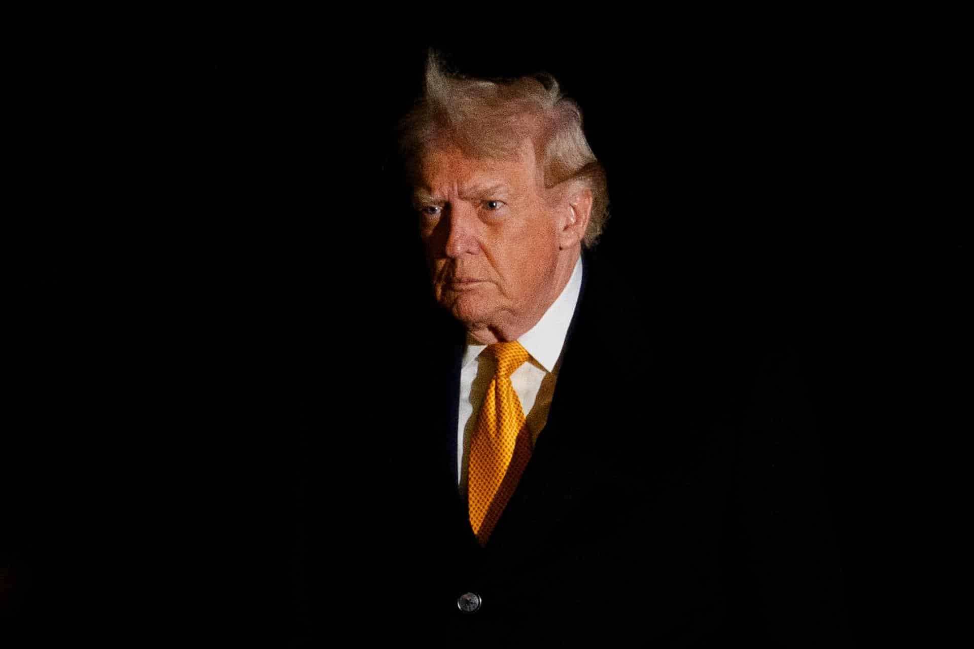 El presidente de EE.UU., Donald J Trump regresa a la Casa Blanca, en Washington, DC, el 4 de enero de 2026. EFE/AARON SCHWARTZ / POOL