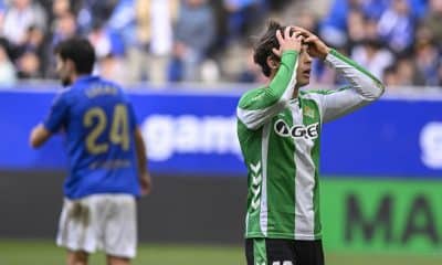 El extremo izquierdo del Real Betis R. Riquelme reacciona durante el partido correspondiente a la 19ª jornada de LaLiga entre el Real Oviedo y el Real Betis, este sábado, en Oviedo. EFE/ Eloy Alonso