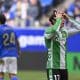 El extremo izquierdo del Real Betis R. Riquelme reacciona durante el partido correspondiente a la 19ª jornada de LaLiga entre el Real Oviedo y el Real Betis, este sábado, en Oviedo. EFE/ Eloy Alonso