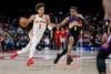 El ala-pívot de los Atlanta Hawks Jalen Johnson (i) avanza con el balón ante la marca del ala-pívot de los Phoenix Suns Ryan Dunn (d) durante el juego de este viernes en Atlanta (Georgia). EFE/EPA/ERIK S. LESSER SHUTTERSTOCK OUT