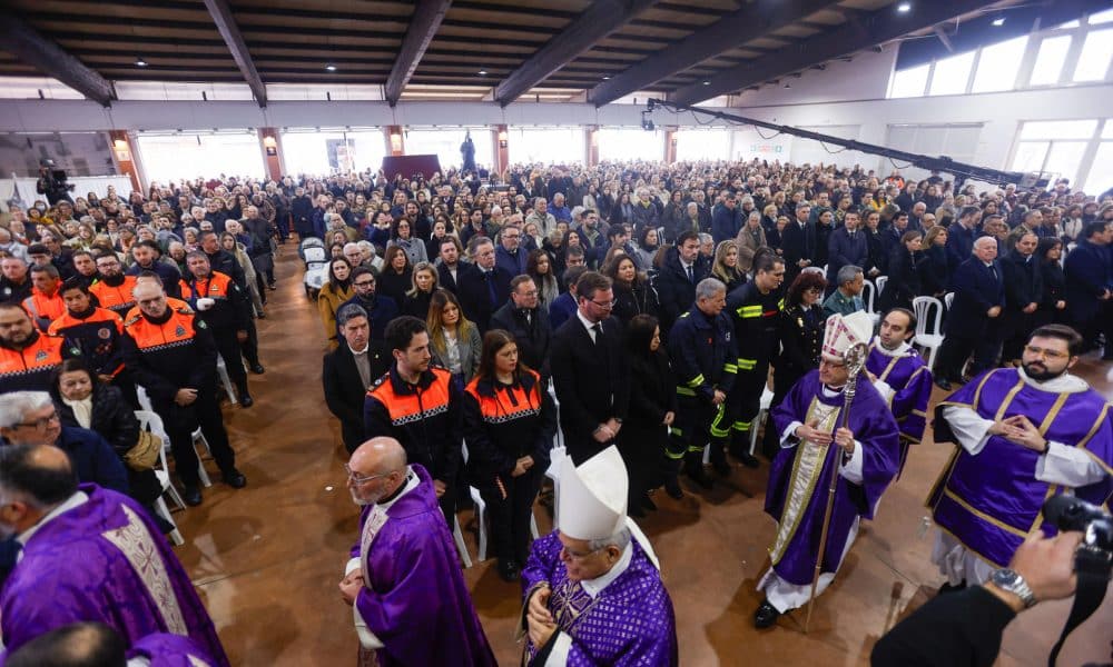 Funeral por las 45 víctimas del accidente ferroviario en la localidad del Adamuz (sur de España), donde tuvo lugar el suceso. EFE/Salas