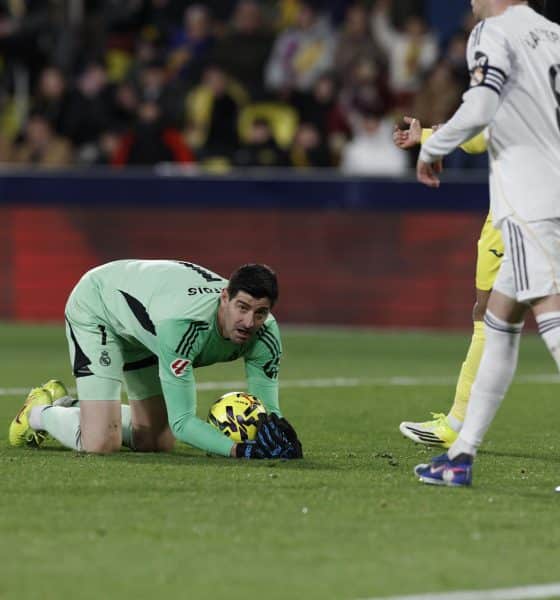 El guardameta belga del Real Madrid, Thibaut Courtois, durante el partido de la jornada 21 de LaLiga que Villarreal CF y Real Madrid disputaron en el estadio de La Cerámica. EFE/Kai Forsterling