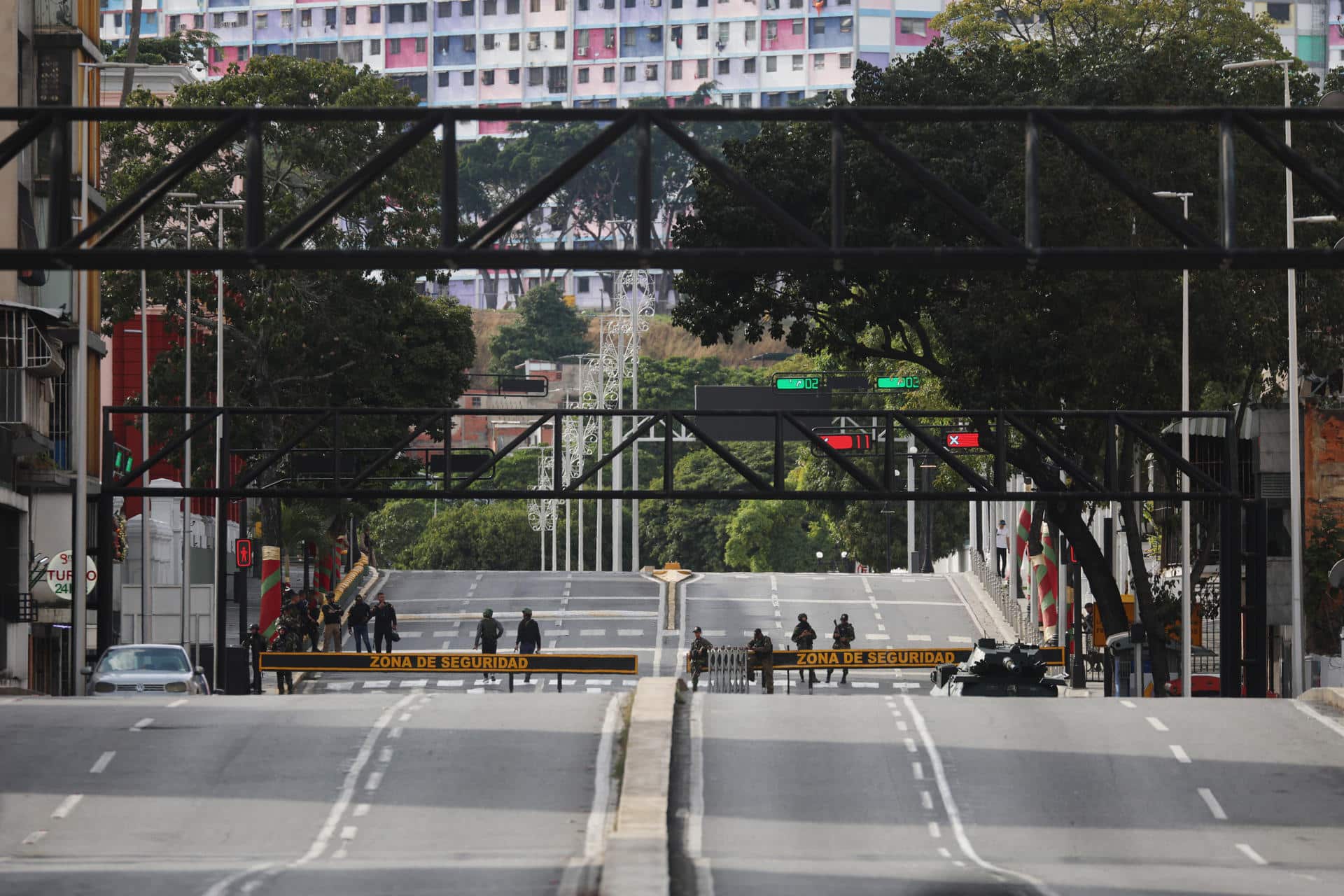 Fotografía que muestra una calle vacía este sábado, en Caracas (Venezuela). EFE/ Miguel Gutiérrez