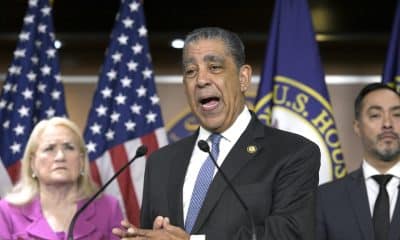 El presidente del Caucus Hispano, Adriano Espaillat,, habla durante una rueda de prensa este viernes, en Washington (Estados Unidos). Imagen de archivo. EFE/ Lenin Nolly