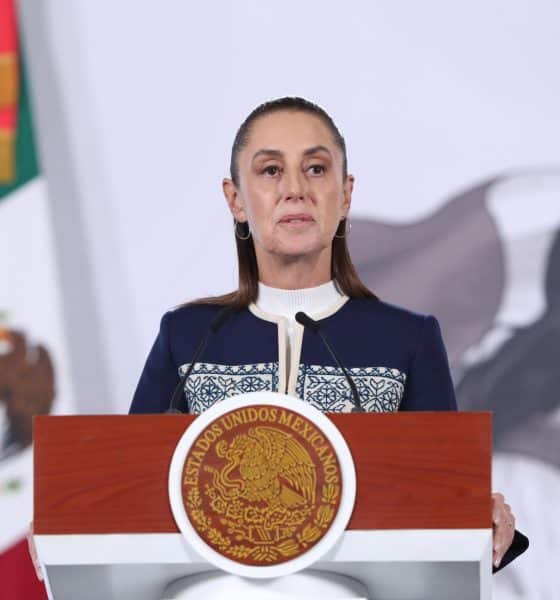 La presidenta de México, Claudia Sheinbaum, habla durante una rueda de prensa este lunes, en Palacio Nacional, en Ciudad de México (México). EFE/Mario Guzmán