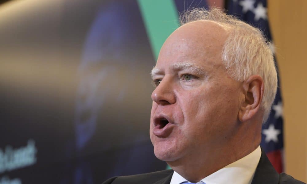 Fotografía de archivo donde aparece el gobernador de Minesota Tim Walz. EFE/Lenin Nolly