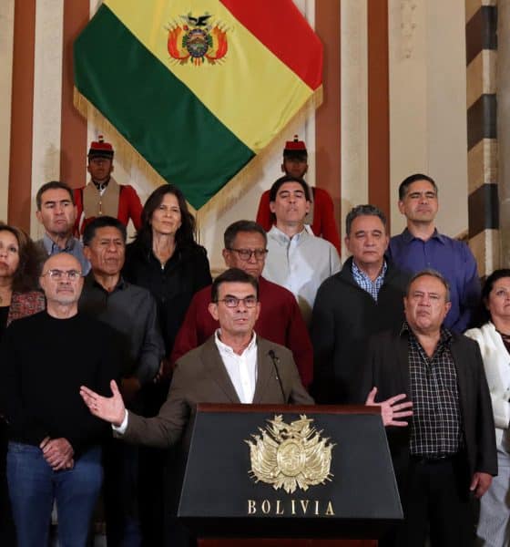 Fotografía cedida por la Presidencia de Bolivia que muestra al presidente de Bolivia, Rodrigo Paz (c), junto a su gabinete de Gobierno este domingo, en La Paz (Bolivia). EFE/ Presidencia de Bolivia  /SOLO USO EDITORIAL NO VENTAS /SOLO DISPONIBLE PARA ILUSTRAR LA NOTICIA QUE ACOMPAÑA (CRÉDITO OBLIGATORIO)