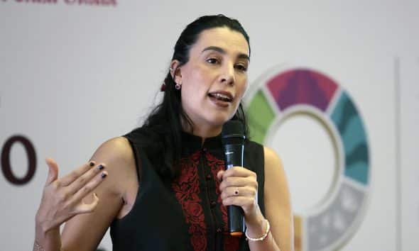 La secretaria de Turismo de México, Josefina Rodríguez Zamora, habla durante una conferencia de prensa en Ciudad de México (México). Imagen de archivo. EFE/ José Méndez