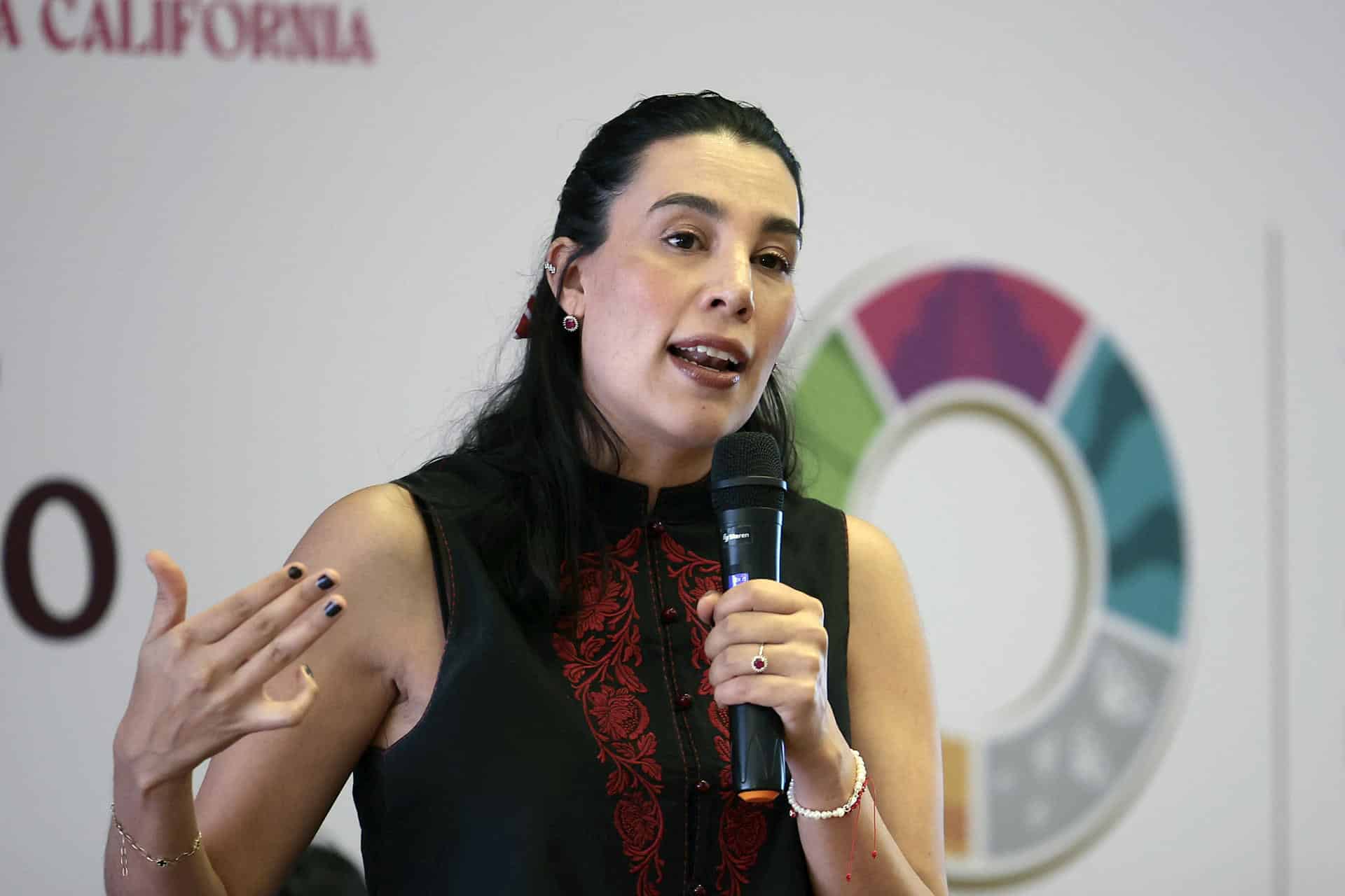 La secretaria de Turismo de México, Josefina Rodríguez Zamora, habla durante una conferencia de prensa en Ciudad de México (México). Imagen de archivo. EFE/ José Méndez