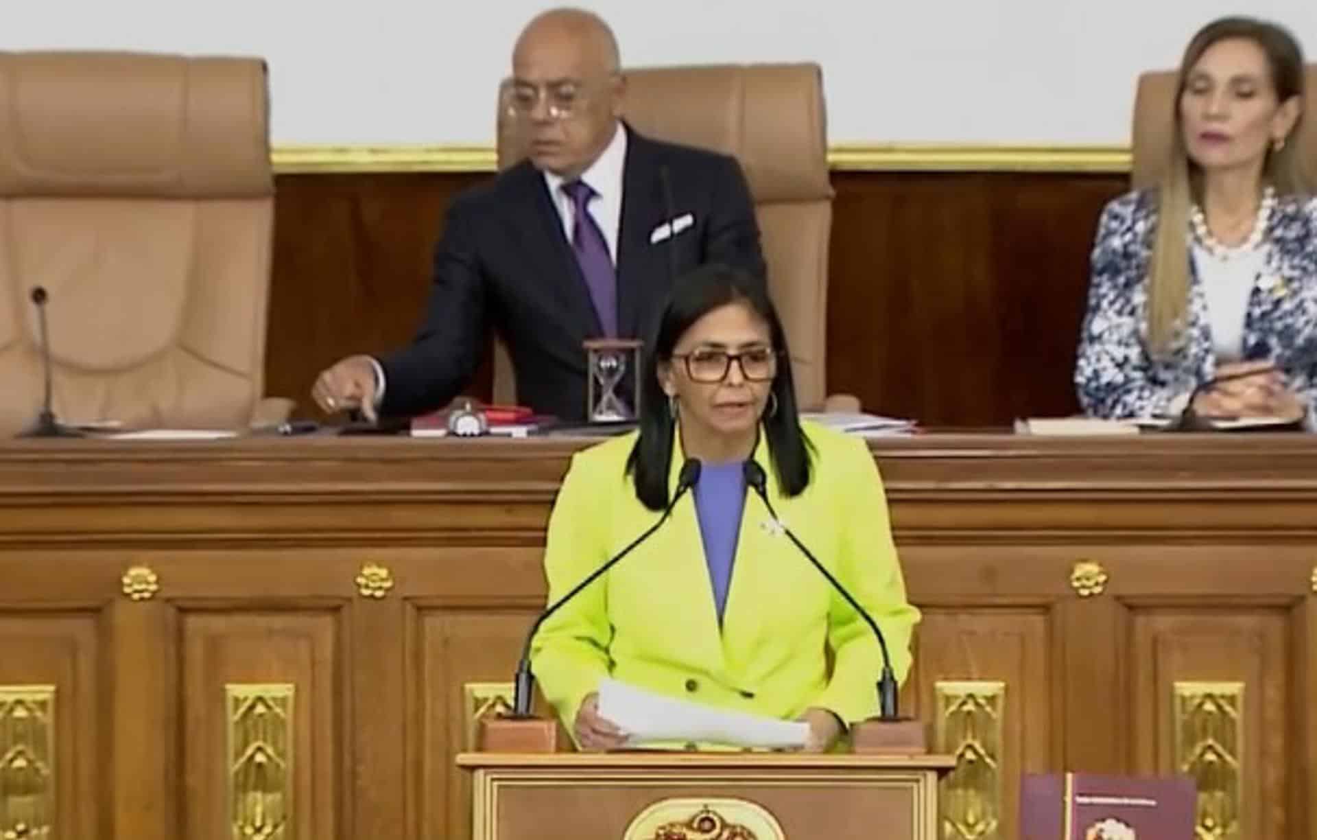 Captura de video de una transmisión del canal estatal Venezolana de Televisión (VTV) de la presidenta encargada de Venezuela, Delcy Rodríguez, hable en la presentación de un informe a la nación este jueves, en Caracas (Venezuela). EFE/ VTV