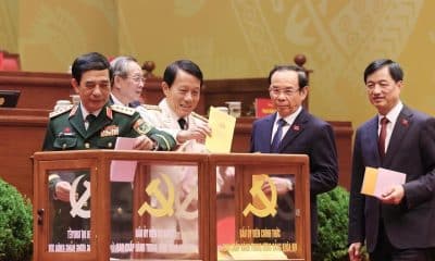 Los delegados del Partido Comunista de Vietnam votan a los miembros de su comité central.
EFE/EPA/VIETNAM NEWS AGENCY/HANDOUT HANDOUT EDITORIAL USE ONLY/NO SALES