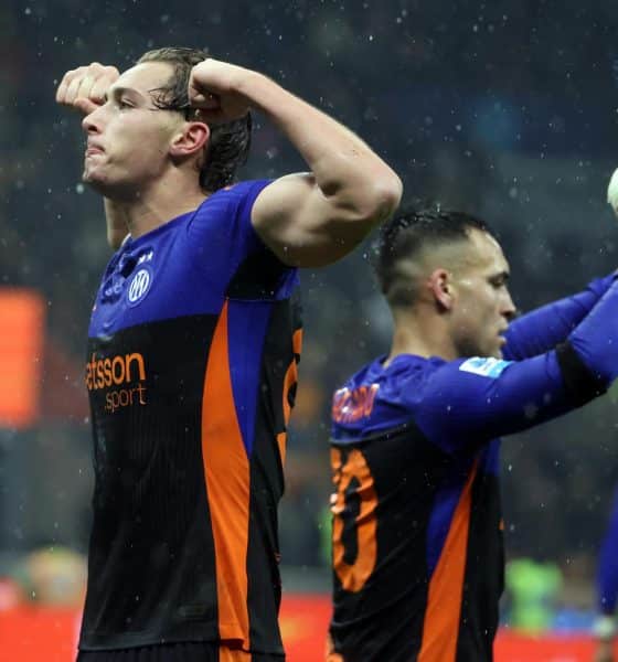 El Inter de Milán rugió este viernes a tiempo para remontar en apenas seis minutos los dos goles en contra que sufrió en casa ante el recién ascendido y colista Pisa (6-2) que, en la segunda mitad, vapuleó sin miramientos para mantener una semana más el liderato de la Serie A. EFE/EPA/MATTEO BAZZI