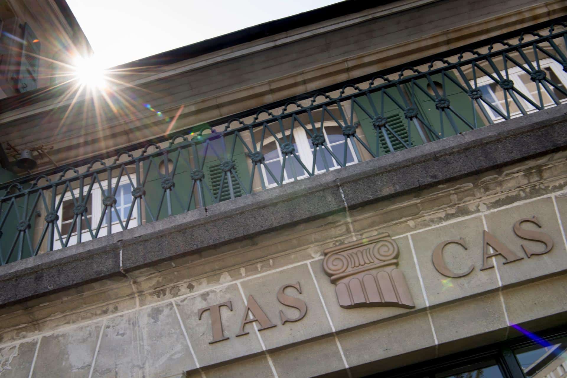 Fotografía de Laurent Gillieron, en la que puede verse en una imagen de archivo del 1 de mayo de 2019 la fachada de la sede del Tribunal de Arbitraje Deportivo (TAS) en Lausana (Suiza). EFE