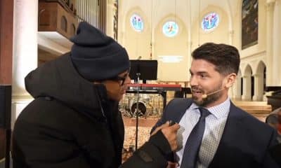 Captura de video tomado de la cuenta en YouTube @TheDonLemonShow del periodista Don Lemon, expresentador estrella de la cadena CNN, de Lemon (i) durante la cobertura de una protesta en una iglesia de Saint Paul (Minesota, EE.UU.). EFE/ @TheDonLemonShow /SOLO USO EDITORIAL/ SOLO DISPONIBLE PARA ILUSTRAR LA NOTICIA QUE ACOMPAÑA (CRÉDITO OBLIGATORIO)