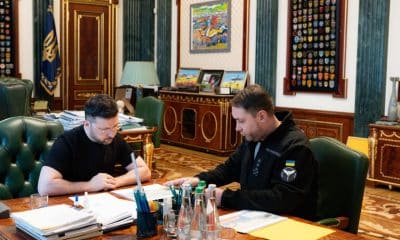 Foto de archivo del presidente ucraniano, Volodímir Zelenski, junto con el nuevo jefe de su gabinete a Kiril Budanov. EFE/Gobierno ucraniano/ Telegram de Zelenski/ SOLO USO EDITORIAL/SOLO DISPONIBLE PARA ILUSTRAR LA NOTICIA QUE ACOMPAÑA (CRÉDITO OBLIGATORIO)