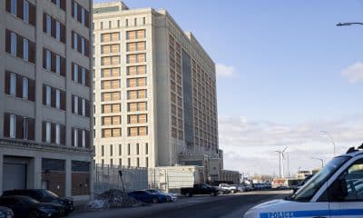 Fotografía que muestra el Centro Metropolitano de Detención de Brooklyn (MDC), donde se encuentra el presidente de Venezuela, Nicolás Maduro, este domingo en Nueva York (EE.UU.). EFE/ Angel Colmenares