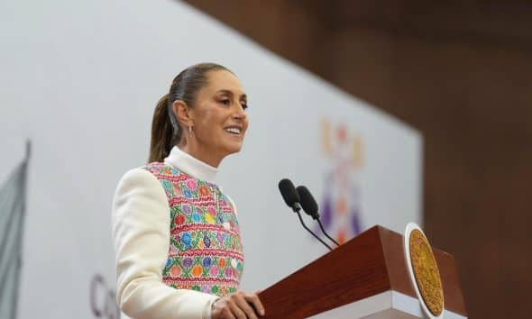 Fotografía cedida por la presidencia de México que muestra a la mandataria, Claudia Sheinbaum, hablando en una rueda de prensa este jueves, en Puebla (México). EFE/ Presidencia de México /SOLO USO EDITORIAL/ NO VENTAS/ SOLO DISPONIBLE PARA ILUSTRAR LA NOTICIA QUE ACOMPAÑA (CRÉDITO OBLIGATORIO)