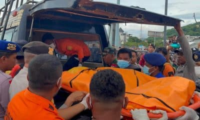LABUAN BAJO, 06/01/2026.- Los equipos de rescate indonesios encontraron este martes un tercer cuerpo sin vida y el casco del barco en el que naufragó el pasado 26 de diciembre una familia española en aguas del Parque Nacional de Komodo, después de que el domingo se recuperara un segundo cadáver. EFE/BASARNAS  - SOLO USO EDITORIAL/SOLO DISPONIBLE PARA ILUSTRAR LA NOTICIA QUE ACOMPAÑA (CRÉDITO OBLIGATORIO) -