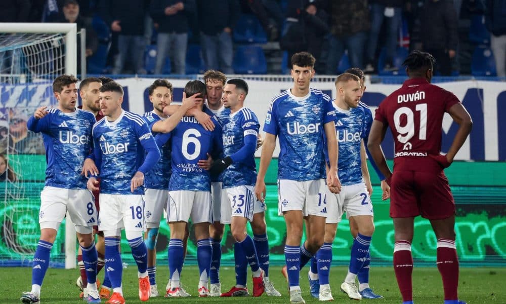 Los jugadores del Como 1907' celebran el gol del medio Maxence Caqueret durante el partido de la Serie A que han jugado Como 1907 y Torino FC en el Giuseppe Sinigaglia stadium de Como, Italia. EFE/EPA/ROBERTO BREGANI