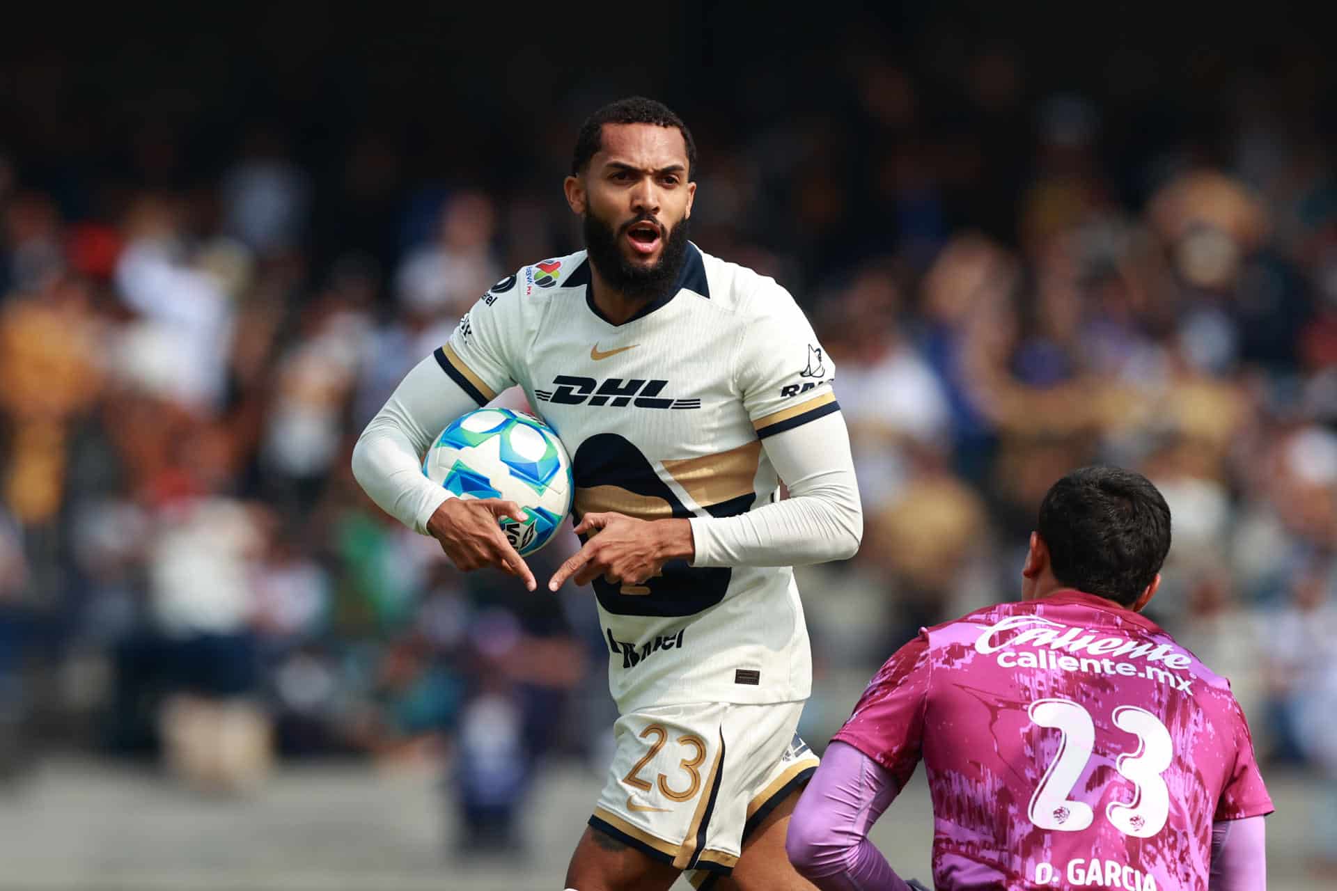 Olavio Vieira Dos Santos de Pumas celebra un gol este domingo, durante un partido por la jornada 3 del torneo Clausura 2026 de la Liga MX, celebrado en el estadio Olímpico Universitario, en la Ciudad de México (México). EFE/ Alex Cruz