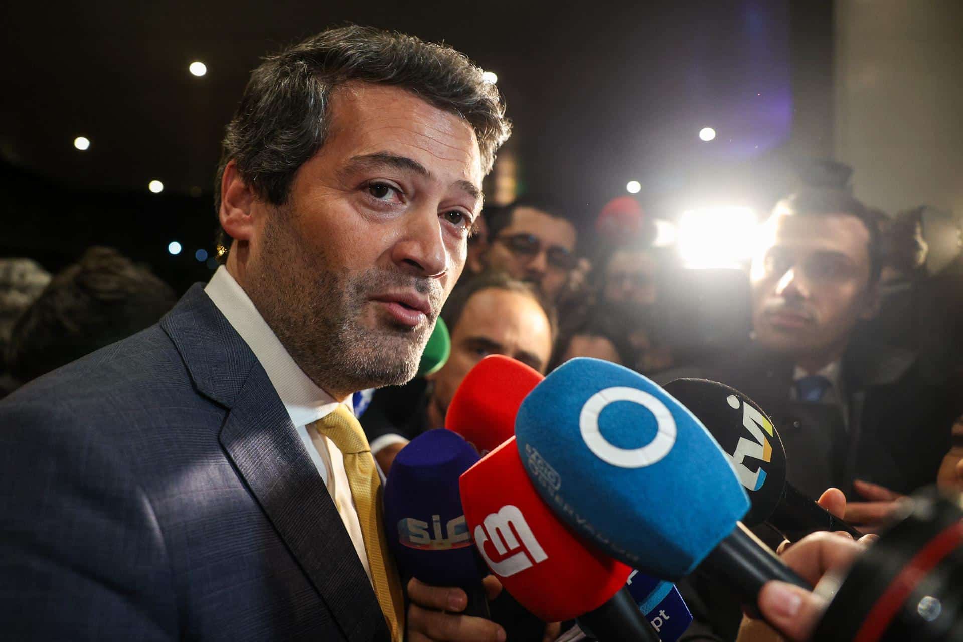 André Ventura logró este domingo ser el segundo candidato más votado en las elecciones presidenciales de Portugal, un triunfo a medias para el líder ultraderechista que despuntaba como ganador en encuestas de las últimas semanas y, según estas, ahora lo tendrá difícil para ser jefe de Estado. EFE/Tiago Petinga