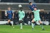 El jugador del Atalanta Gianluca Scamacca (d) logra el 1-0 durante el partido de la UEFA Champions League que han jugado Atalanta BC y Athletic Club Bilbao en el Bérgamo Stadium de Bergamo, Italia. EFE/EPA/MICHELE MARAVIGLIA