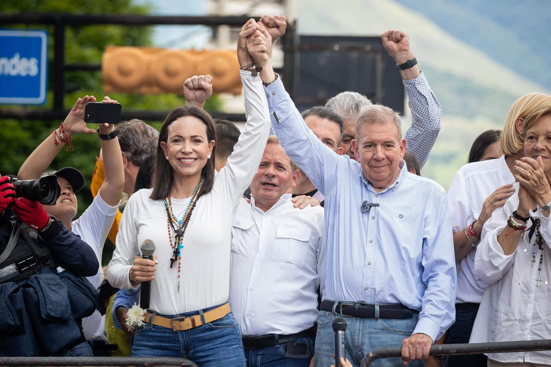 Fotografía de archivo del 30 de julio de 2024 de la líder opositora María Corina Machado junto al líder opositor Edmundo González Urrutia. EFE/ Ronald Peña R