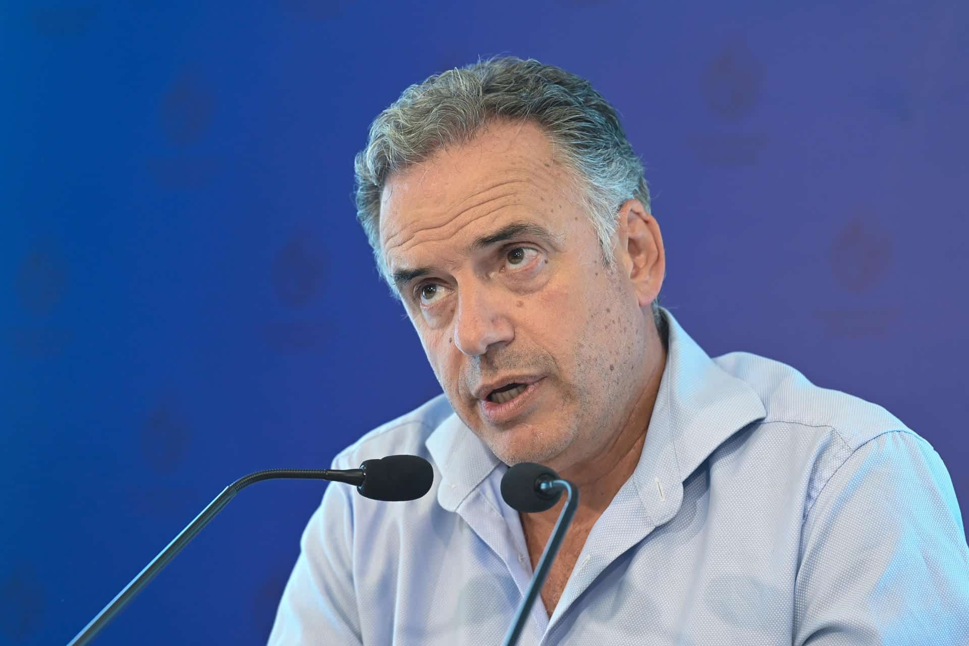 El presidente de Uruguay, Yamandú Orsi, habla durante una rueda de prensa este domingo, en Montevideo (Uruguay). EFE/ Federico Gutierrez