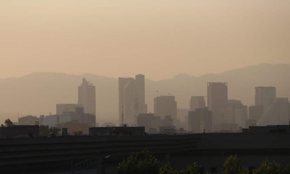 Fotografía que muestra una capa de contaminación sobre la Ciudad de México (México). EFE/ Mario Guzmán